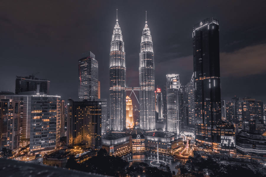 1920 X 1080 Night City Petronas Towers Wallpaper