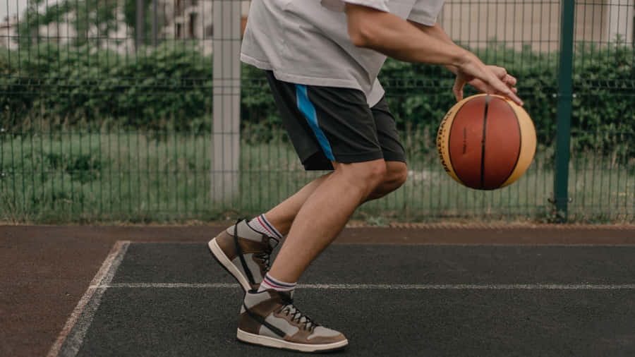 2560x1440 Basketball Dribble Wallpaper