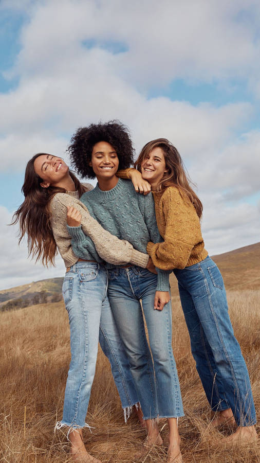 3 Best Friends Hugging Wallpaper