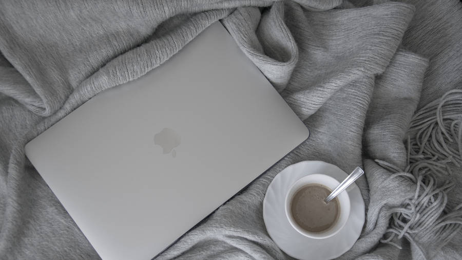 4k Laptop Laptop On Duvet Wallpaper