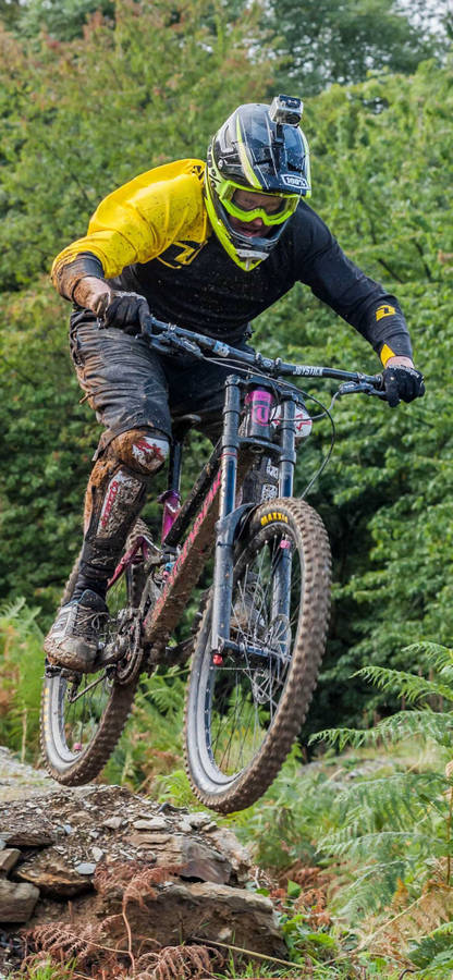 4k Mountain Bike Rider On Mud Trail Wallpaper