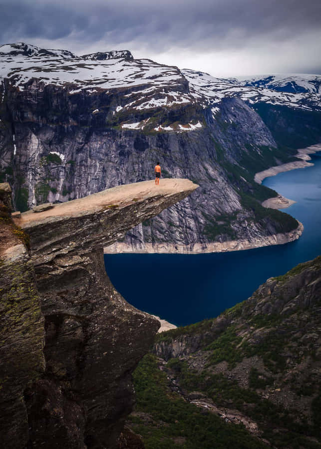 A Mystic Moment At Trolltunga Wallpaper