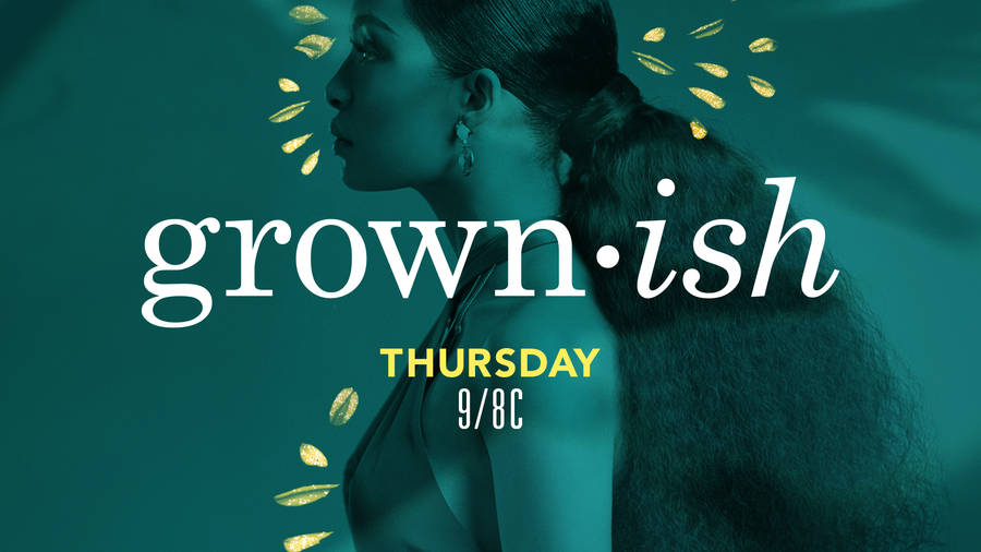 A Woman With Long Hair Is Standing In Front Of A Green Background Wallpaper