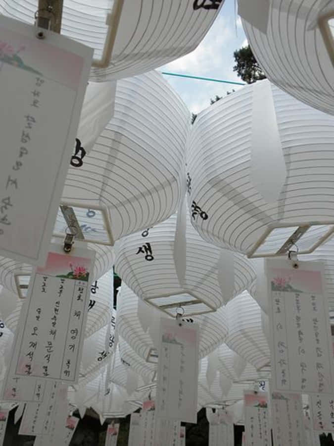 Achieve A Refined Zen Aesthetic With Japanese White Design Wallpaper