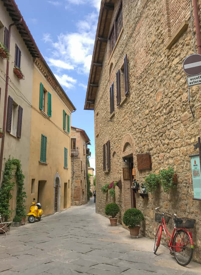 Aesthetic Italian Pienza Street Tuscany Wallpaper