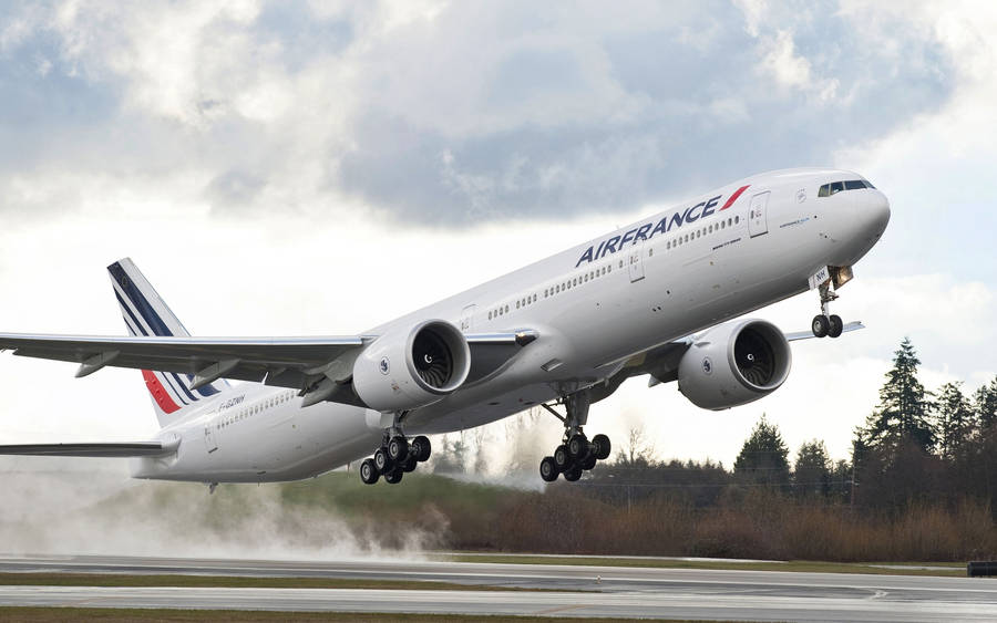 Air France Boeing 777 Plane Flying From Runway Wallpaper