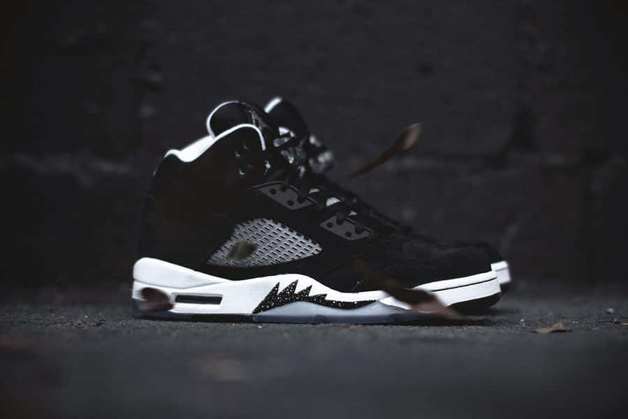 Air Jordan 5 Retro 'black/white' Wallpaper