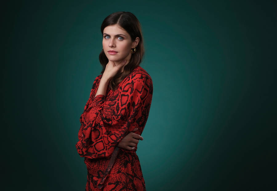 Alexandra Daddario Emerald Background Wallpaper