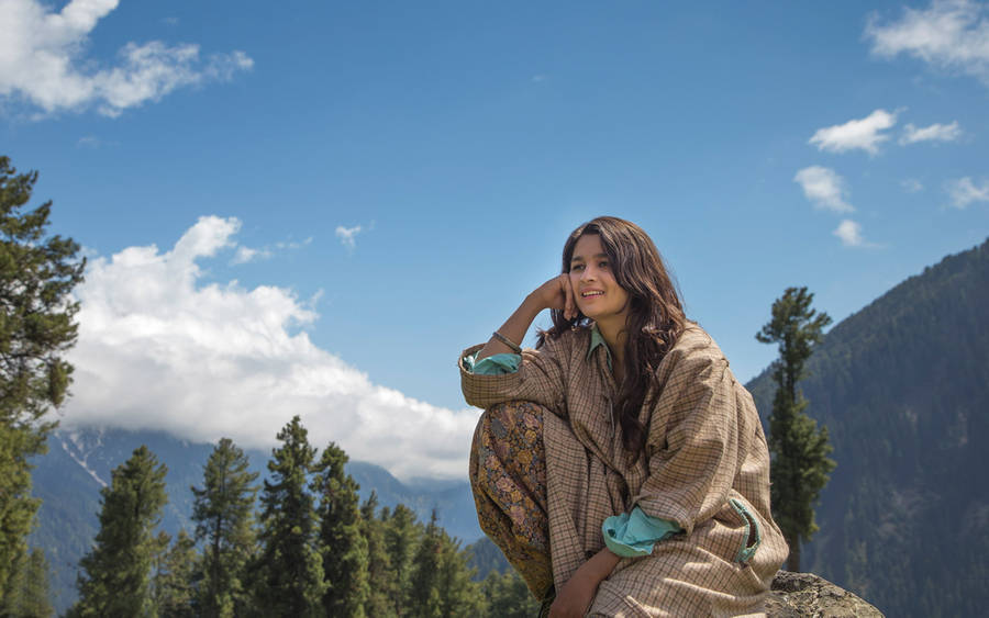 Alia Bhatt Highway Movie Veera Wallpaper