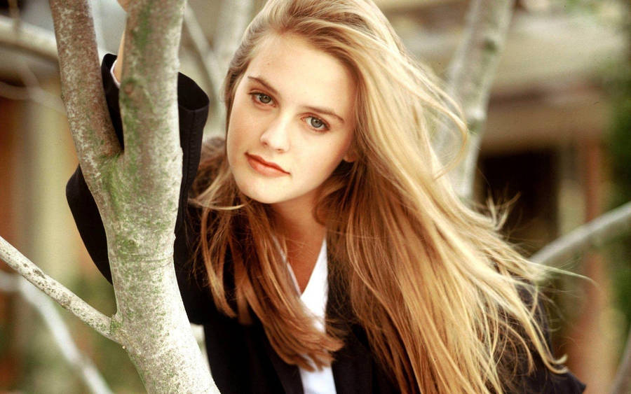 Alicia Silverstone Angelic Face Wallpaper