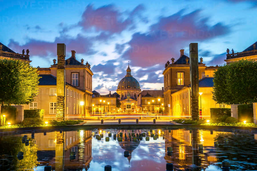 Amalienborg Palace At Night Wallpaper
