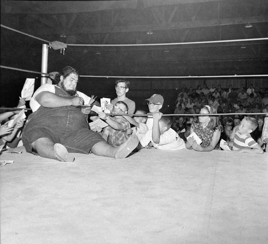 American Professional Wrestler Haystacks Calhoun Signing Autographs Wallpaper