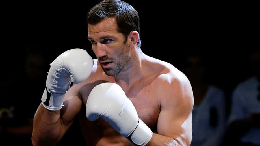 American Ufc Champion Luke Rockhold Ufc Workout Session Wallpaper