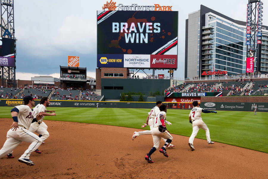 Atlanta Braves Running Wallpaper