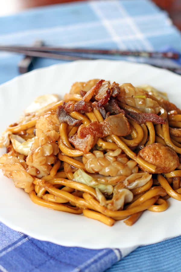 Authentic Hokkien Mee Fried In Dark Soy Sauce Wallpaper