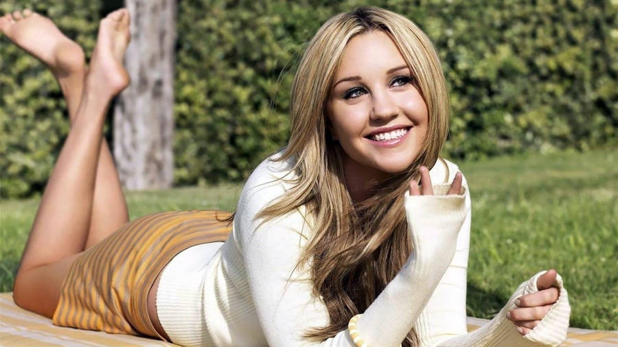 Beautiful Amanda Bynes Wallpaper