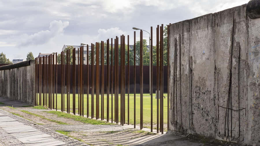 Berlin Wall Memorial Park In Daylight Wallpaper