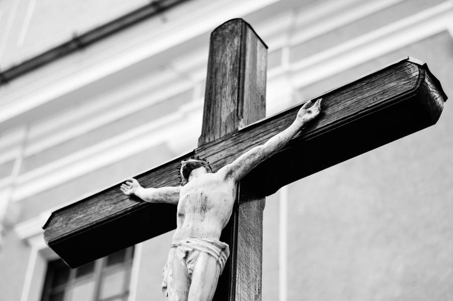 Black And White Jesus On Cross Photo Wallpaper