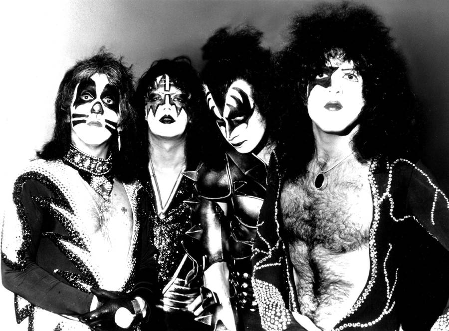 Black And White Kiss Band Wallpaper