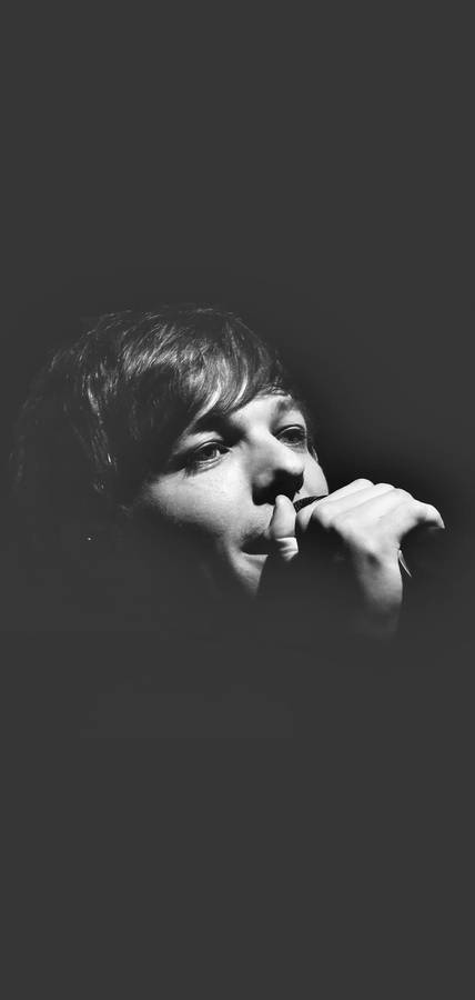 Black And White Louis Tomlinson Wallpaper
