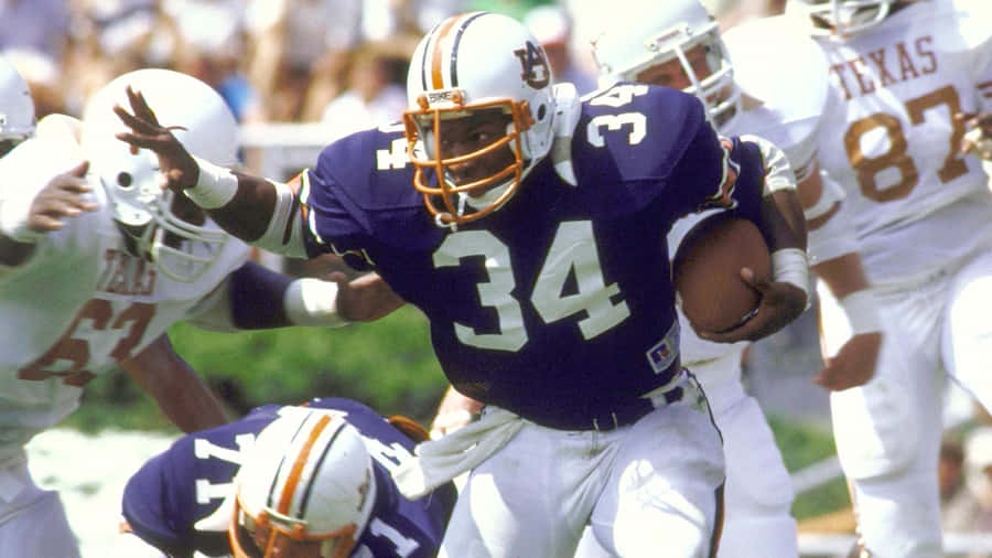 Bo Jackson Dodging Opponents Wallpaper