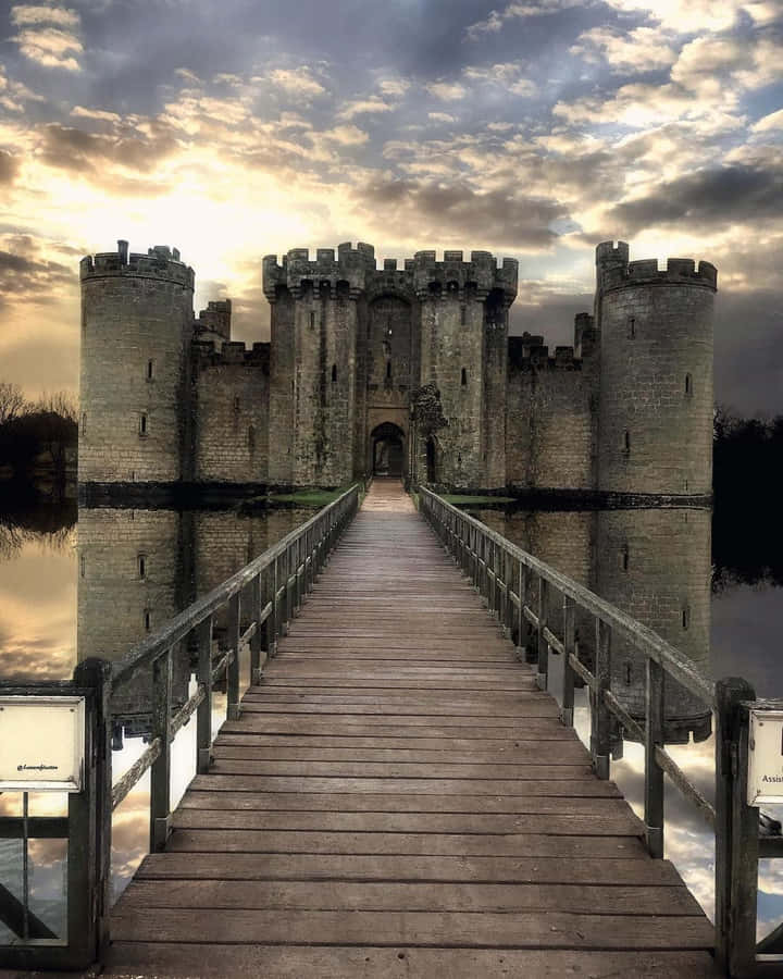 Bodiam Castleat Dusk Wallpaper