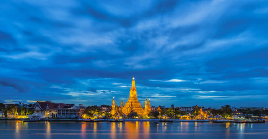 Bright Lights In Wat Arun Wallpaper