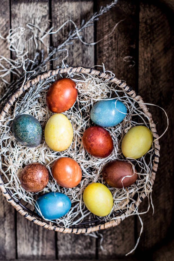 Brighten Up The Holidays With Vibrant Easter Eggs Wallpaper