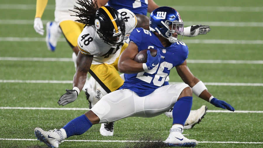 Bud Dupree Holding Ball Wallpaper