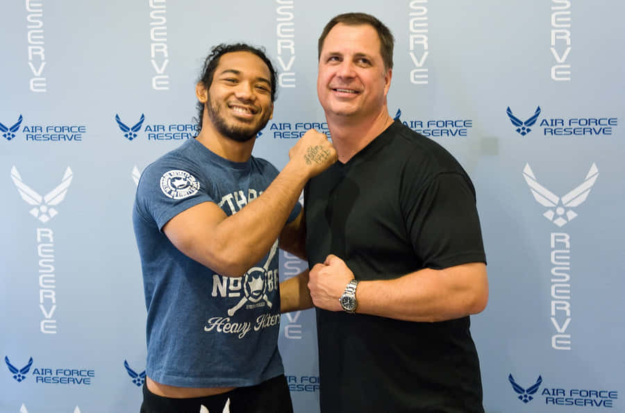 Caption: Ben Henderson At Air Force Reserve Event Wallpaper