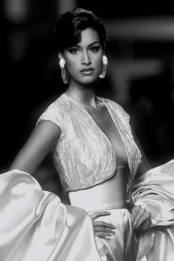 Caption: Legendary Fashion Model Yasmeen Ghauri Posing Elegantly Wallpaper