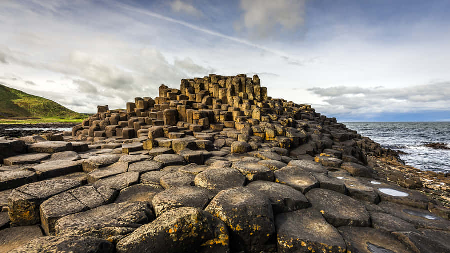 Captivating View Of The Majestic Giant's Causeway Wallpaper