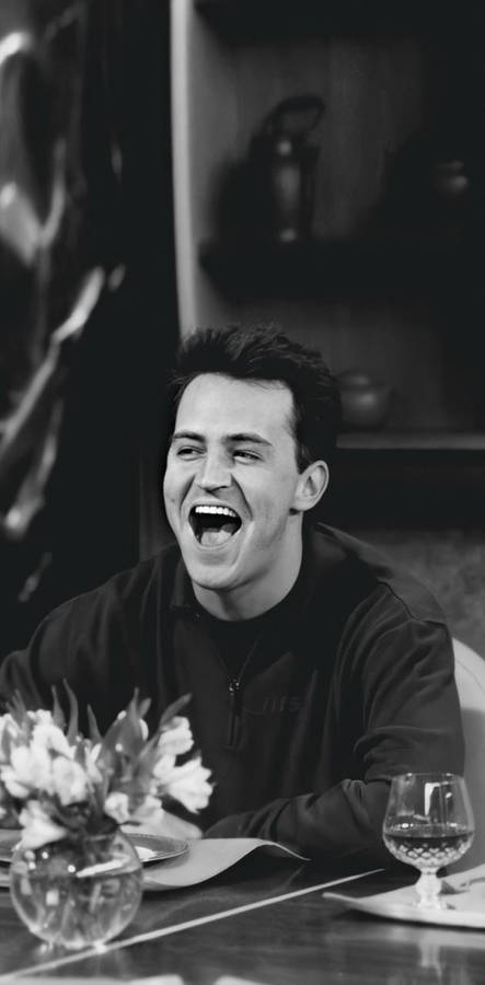 Chandler's Fake Laugh Friends Tv Show Wallpaper