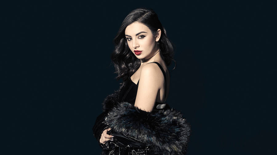 Charli Xcx In All Black Wallpaper