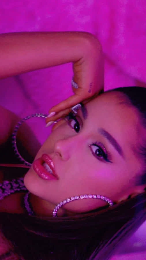 Close Up Ariana Grande 7 Rings Wallpaper