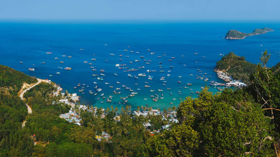 Coast Of Vietnam's Halong Bay Wallpaper