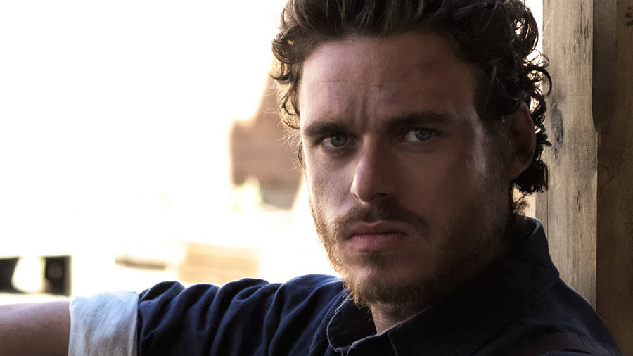 Cool Actor Richard Madden Wallpaper