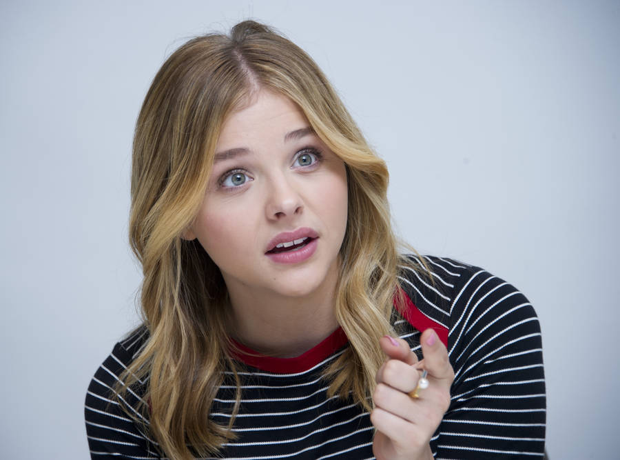 Cute Chloë Grace Moretz Wallpaper