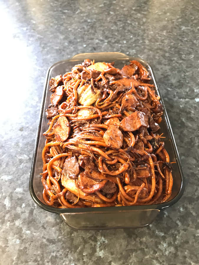 Deliciously Authentic Hokkien Mee In Clear Container Wallpaper