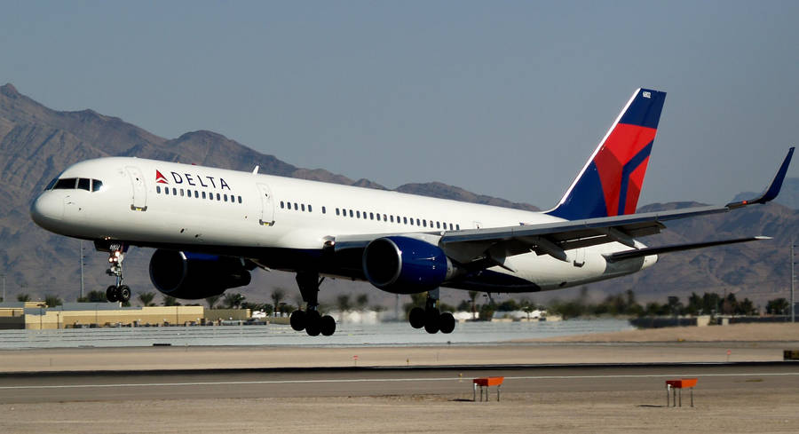 Delta Airlines Airplane Taking Off Wallpaper