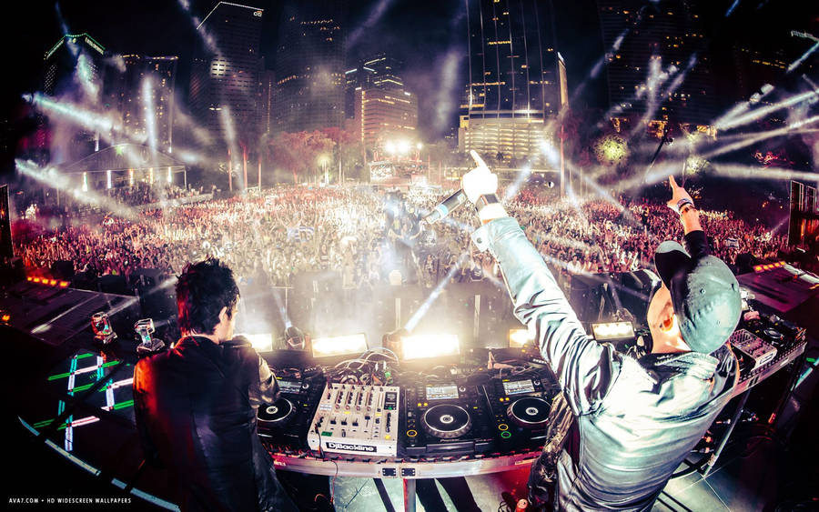 Dj On The Mix Party Wallpaper