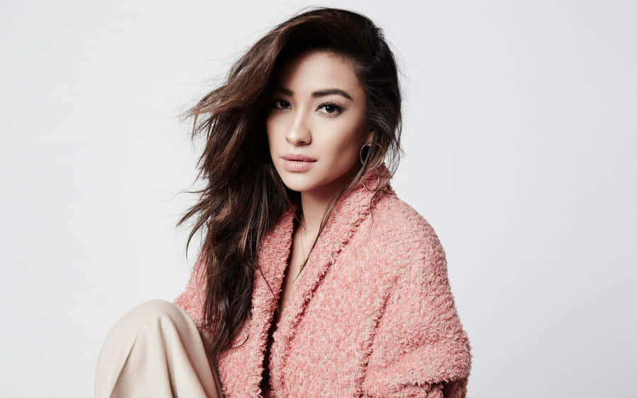 Elegant Pink Styled Portrait Wallpaper