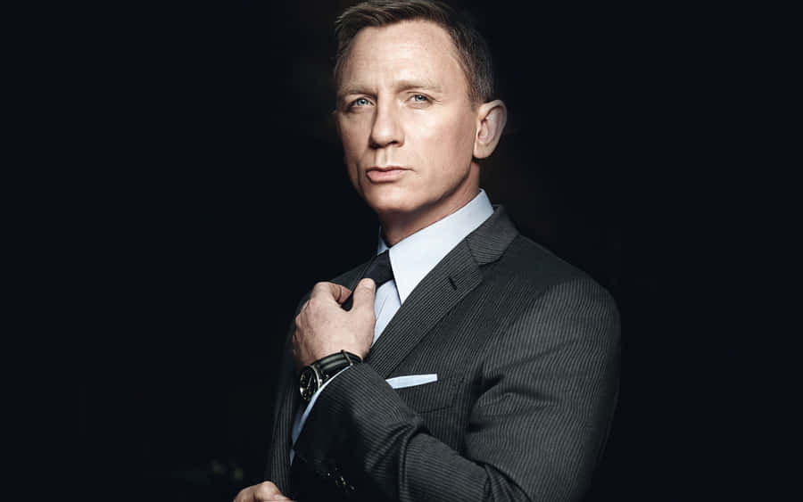 Elegant Spyin Suit4 K Wallpaper