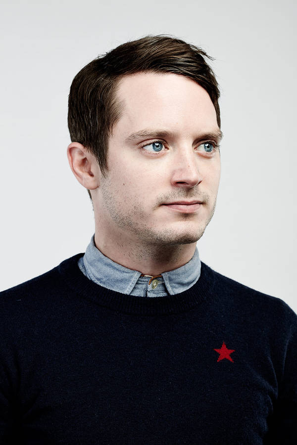 Elijah Wood In Crew Neck Sweater Wallpaper