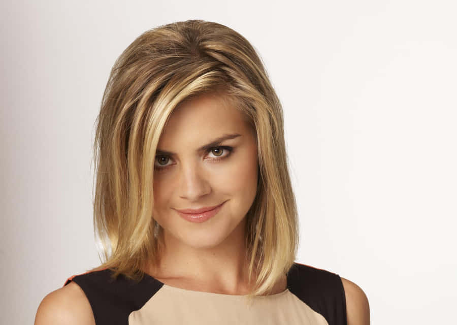 Eliza Coupe Radiating Confidence And Charm Wallpaper