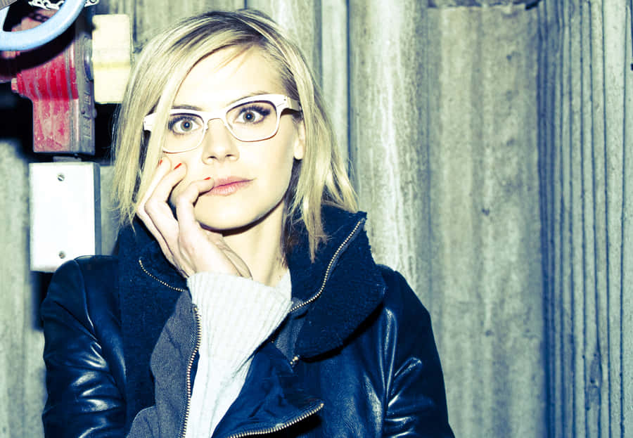 Eliza Coupe Striking A Pose In A Beautiful Setting Wallpaper