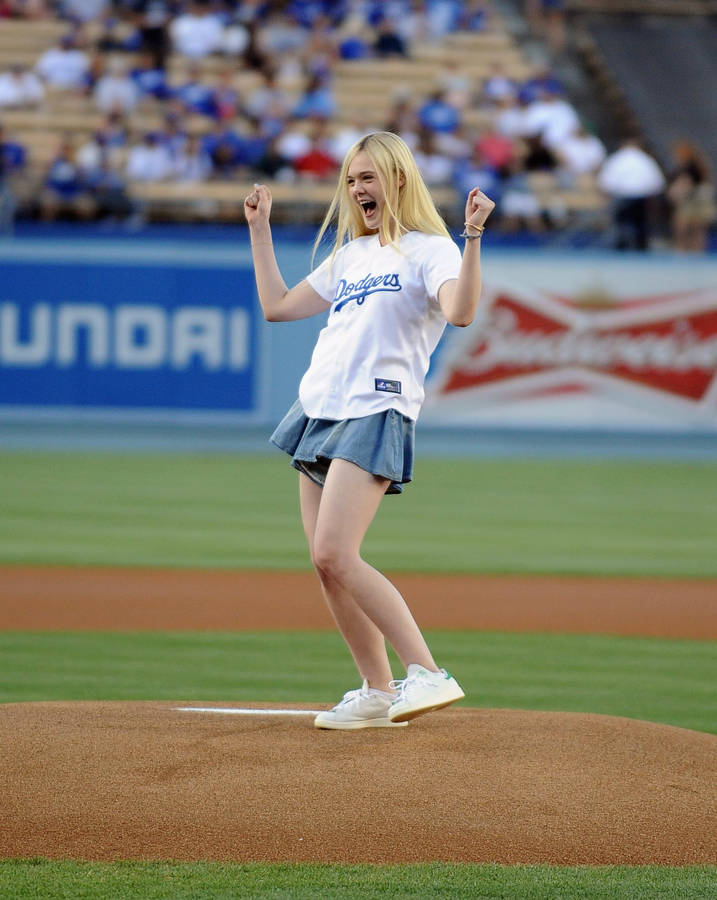 Elle Fanning At Dodgers Game Wallpaper