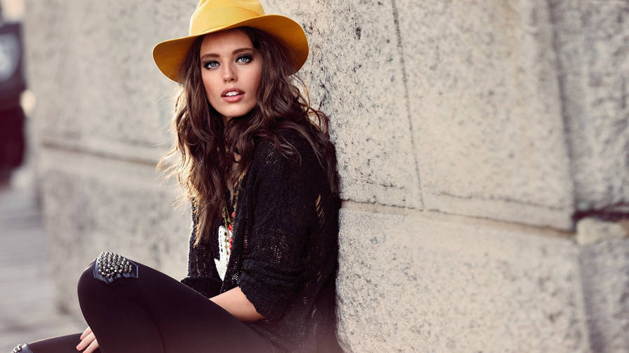 Emily Didonato American Fashion Model Wallpaper