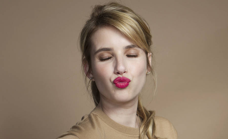 Emma Roberts Kissing Face Wallpaper