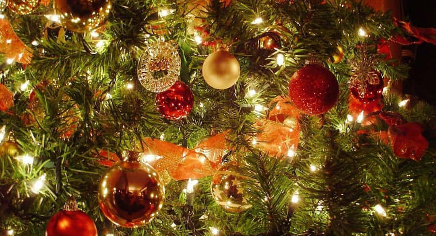 Enchanting Christmas Aesthetic Desktop Wallpaper Wallpaper